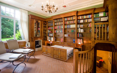 Gutshaus Kubbelkow Rügen - Bibliothek - Ruhebereich (c) Matthes Trettin